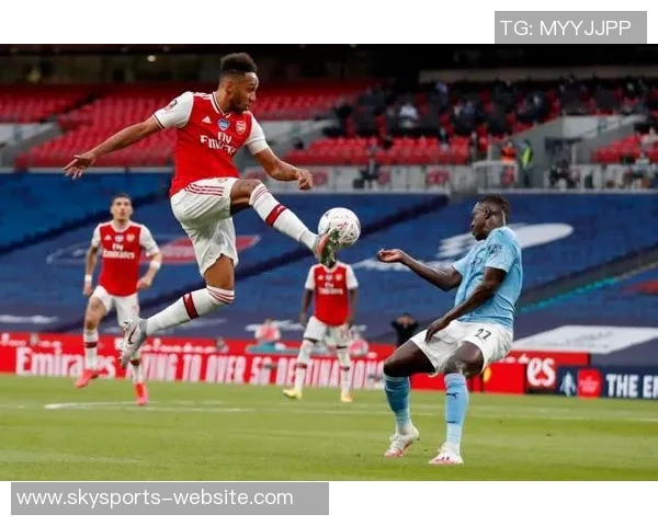 阿森纳友谊赛惊险逆转那不勒斯全场焦点瞬间回顾与分析