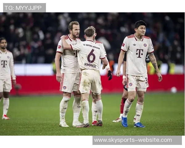 足总杯惊天逆转拜仁在加时赛中以4-3战胜曼城引发全场沸腾