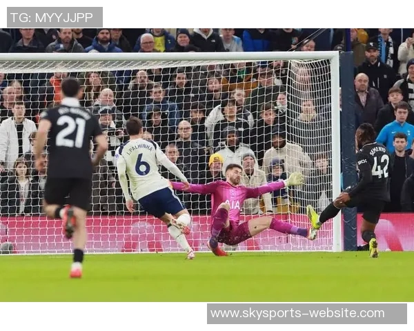 中超联赛曼城与热刺战平引发热议赛后分析精彩瞬间回顾