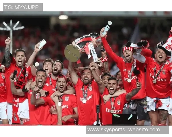 欧联杯焦点战：里昂与本菲卡激战成平局全场沸腾瞬间回顾