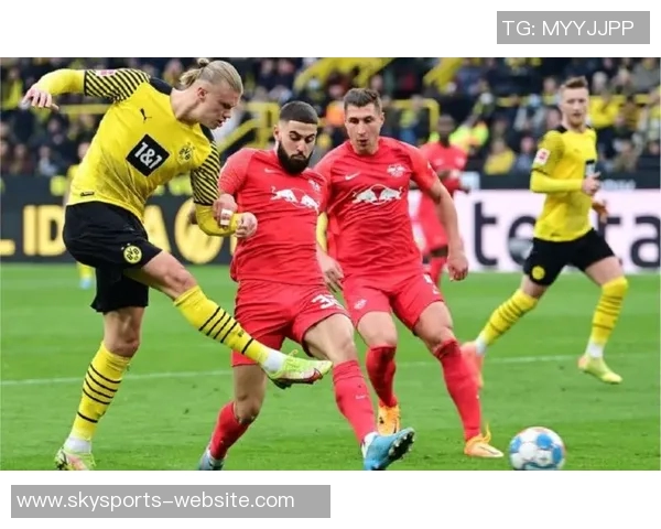 莱比锡大胜曼联红牌事件引发全场热议精彩集锦回顾